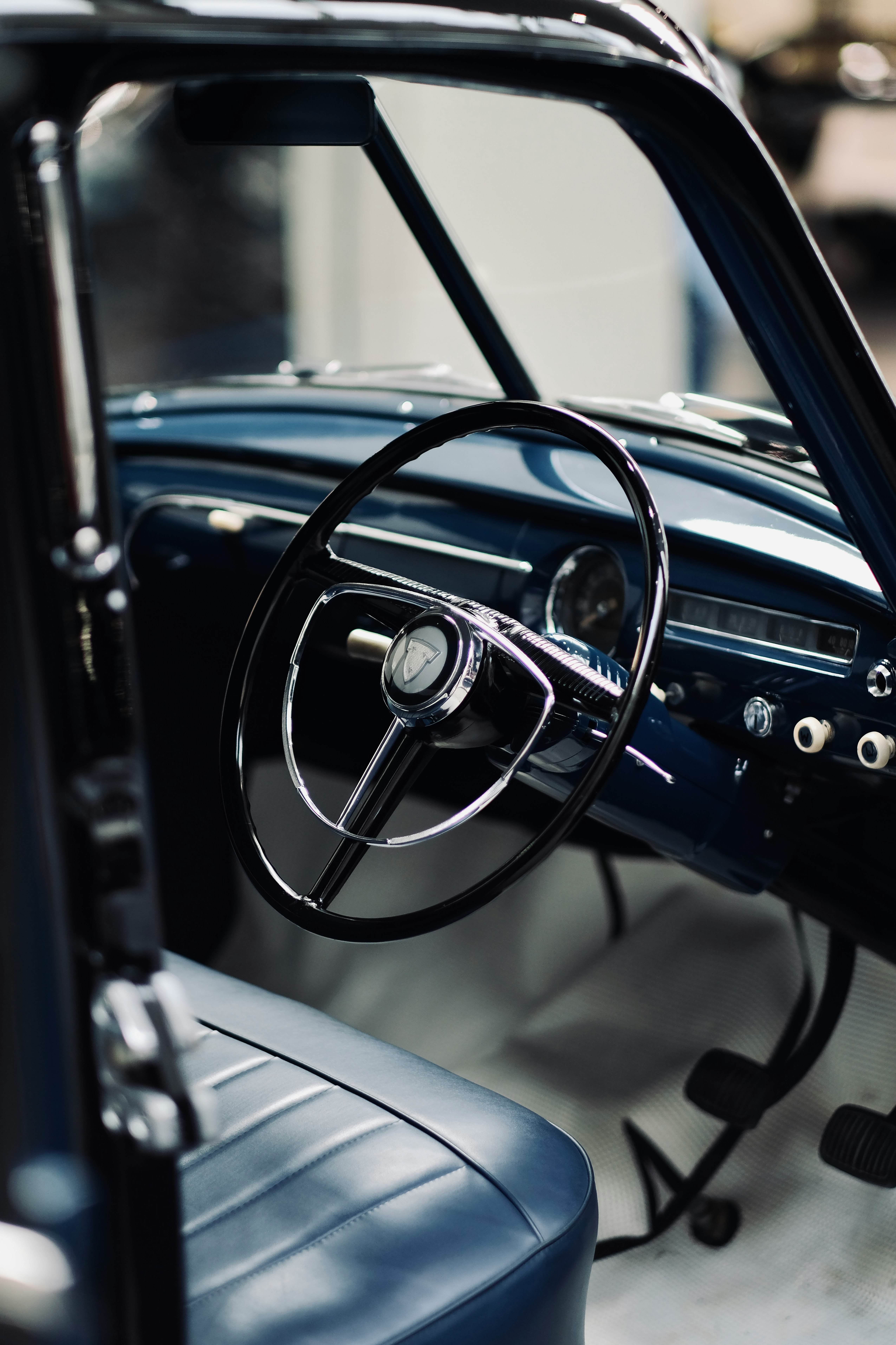 black steering wheel in close up photography